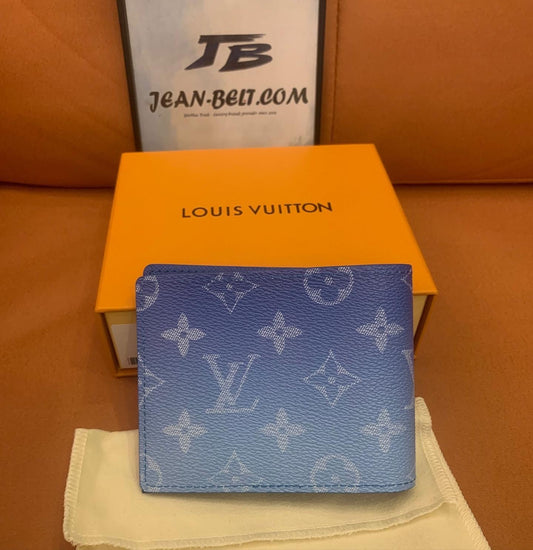 Cartera de piel azul con monograma Clouds de Louis Vuitton