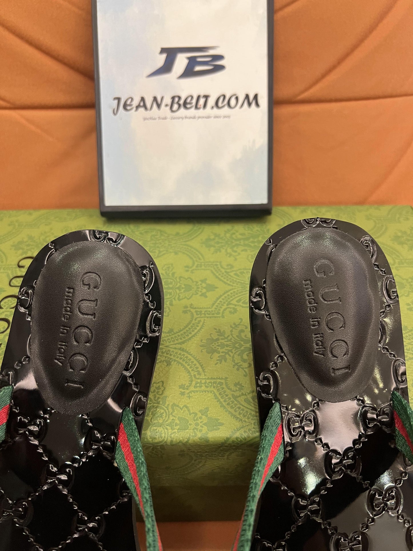 Chanclas Gucci GG Web de charol negro