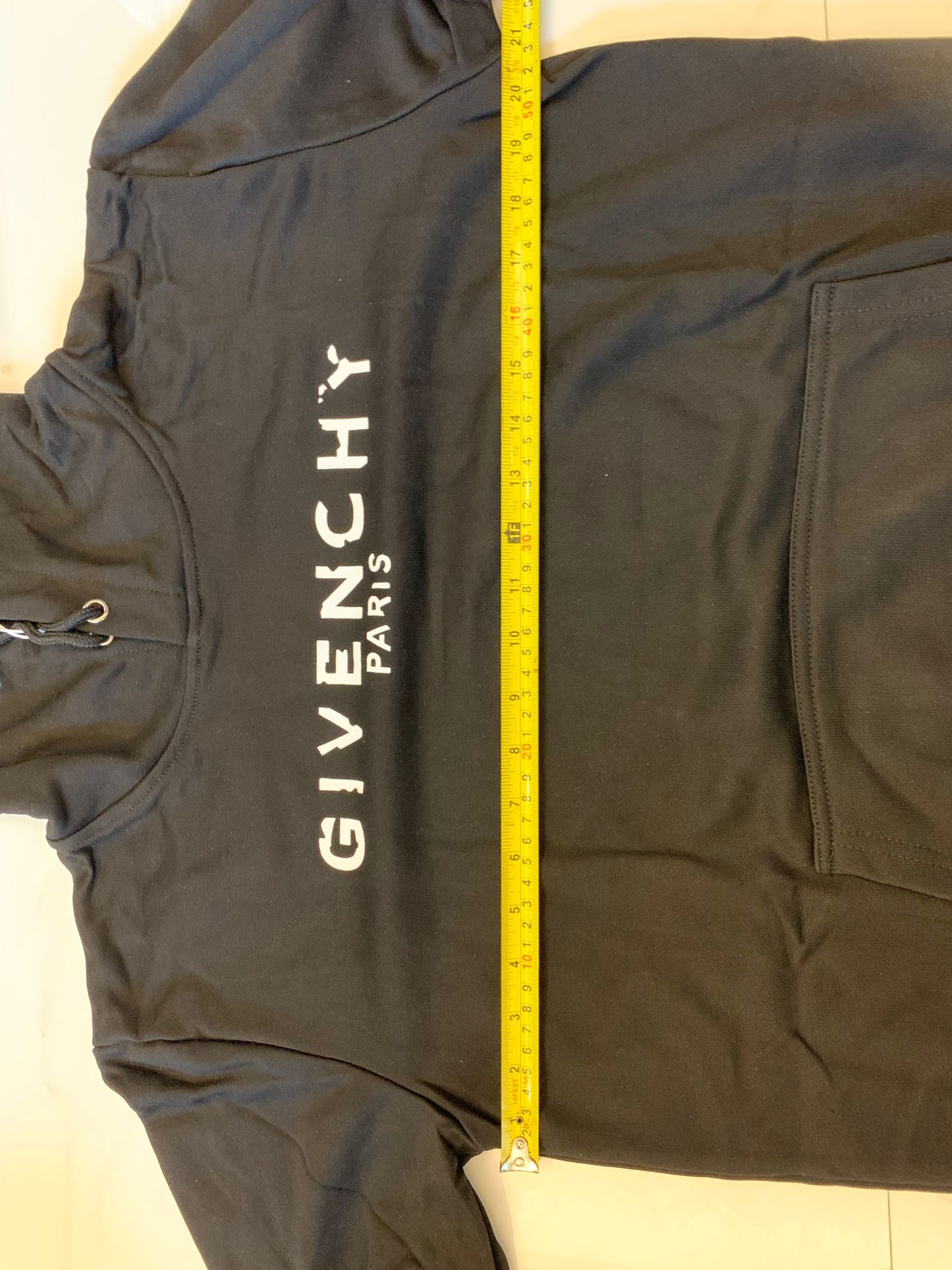 Sudadera negra Givenchy Paris con diseño de logotipo icónico