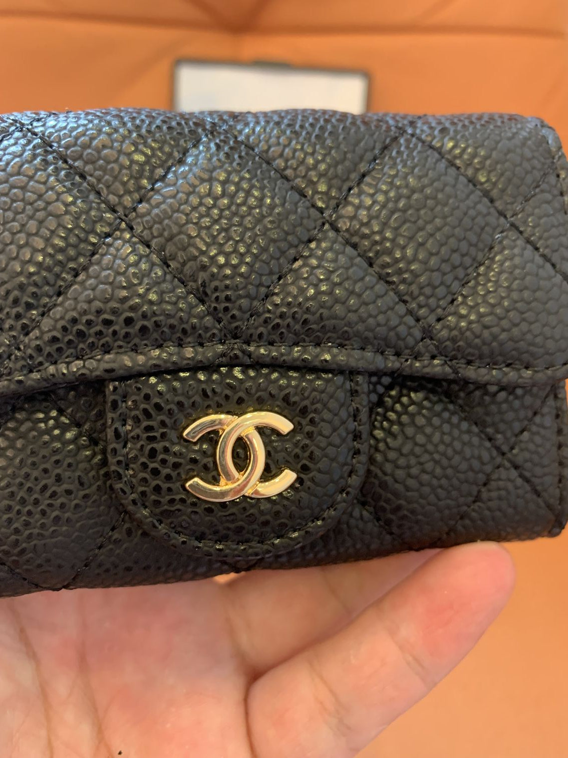 Carteira Chanel Classic em Couro Caviar Acolchoado