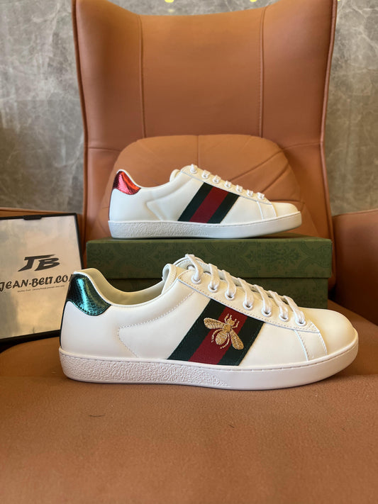 Tênis Gucci Ace Bee Web em couro