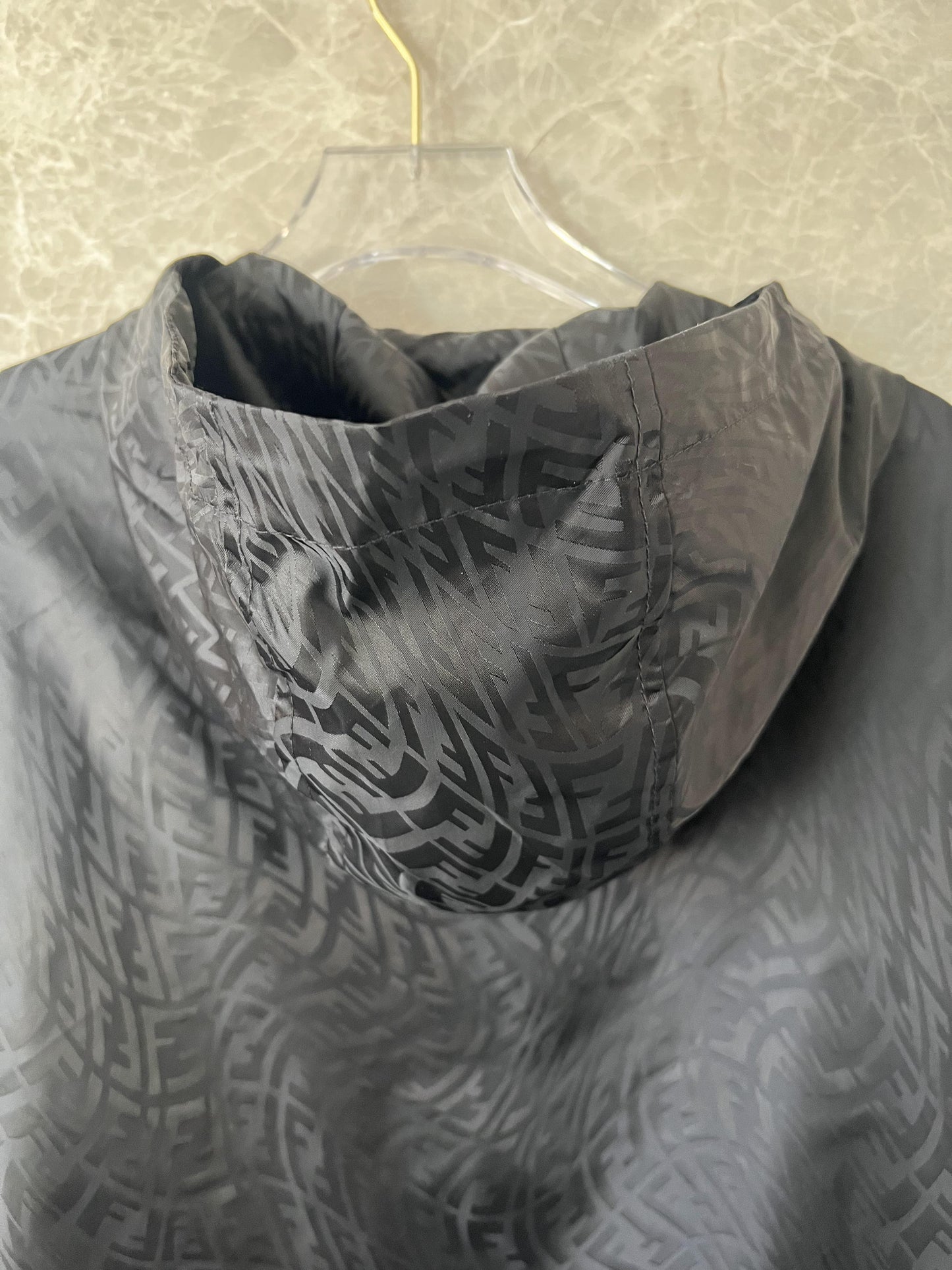 Chaqueta cortavientos con monograma de Fendi
