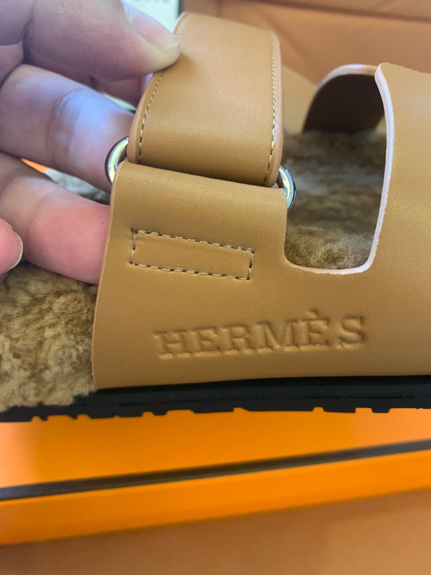 Sandalias de piel de oveja Oran de Hermès