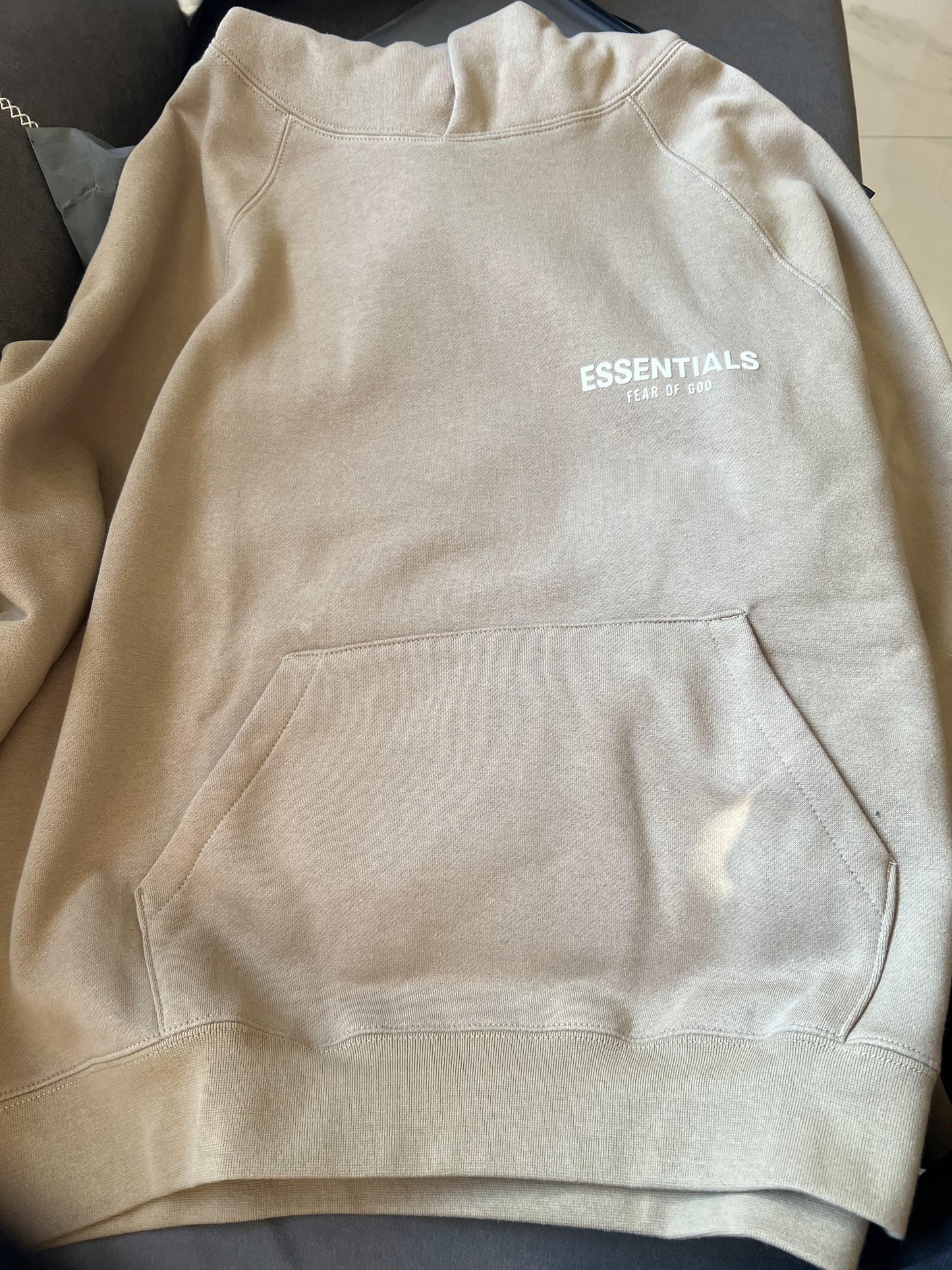 Moletom Fear of God Essentials em toupeira