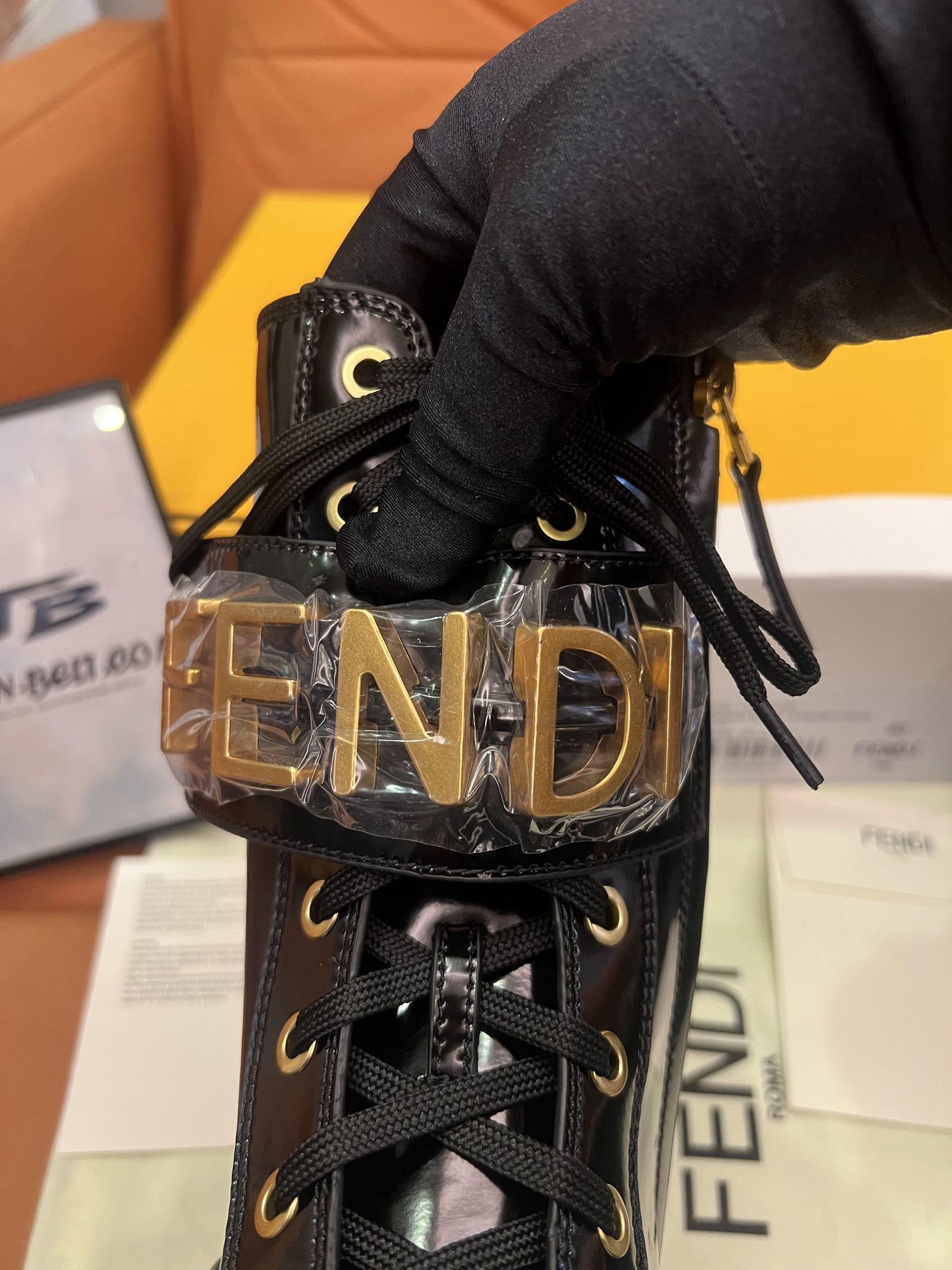 Botas moteras Fendi en color negro
