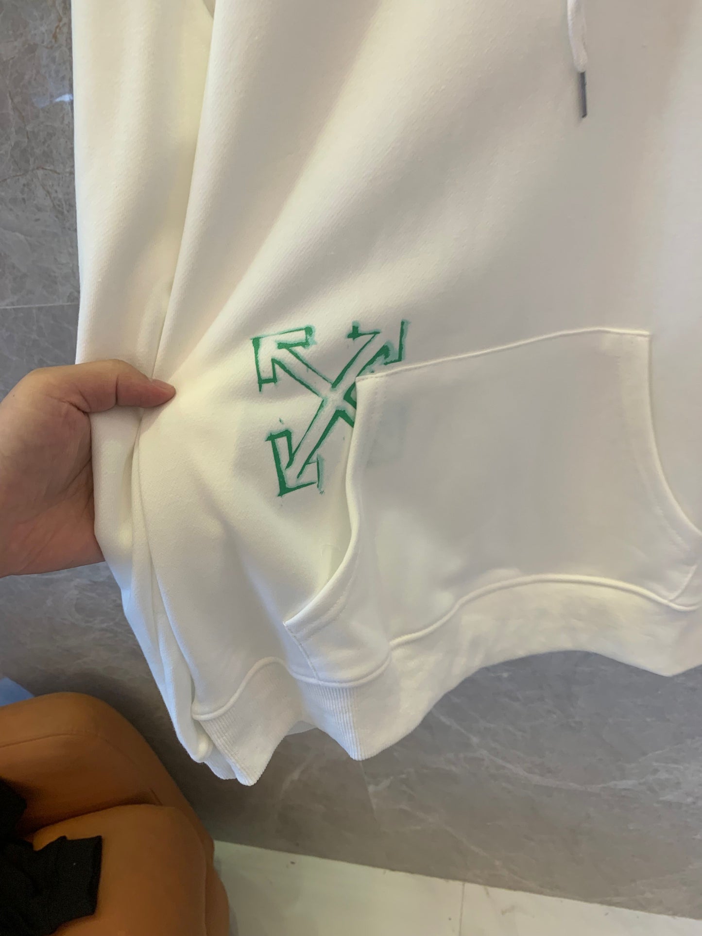 Off-White green arrow spray paint hoodie - white