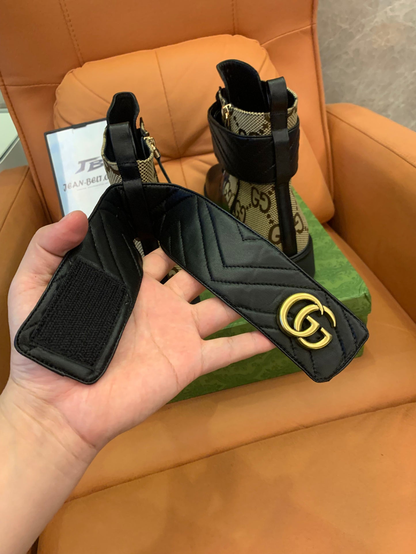 Botín de mujer Gucci con doble G