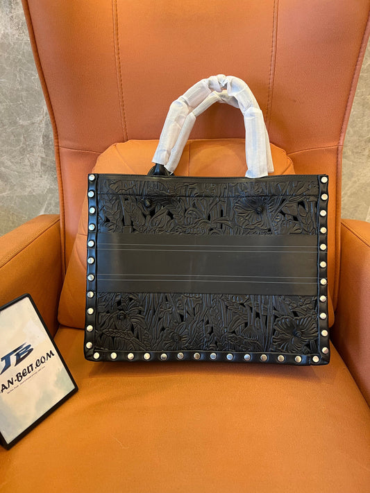 Bolso tote Dior con flores prensadas en negro