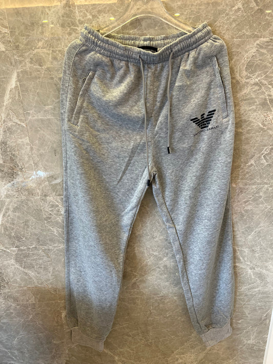 Conjunto de sudadera y joggers grises de Emporio Armani
