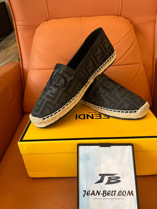 Alpargatas Fendi masculinas pretas com logotipo bordado