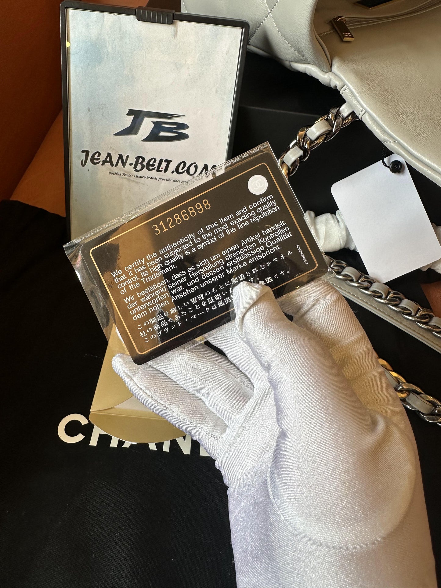 Sac à rabat Chanel 19 en agneau gris