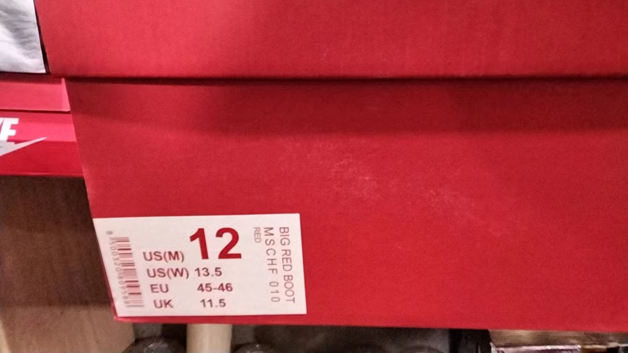 MSCHF botas rojas grandes astro boy