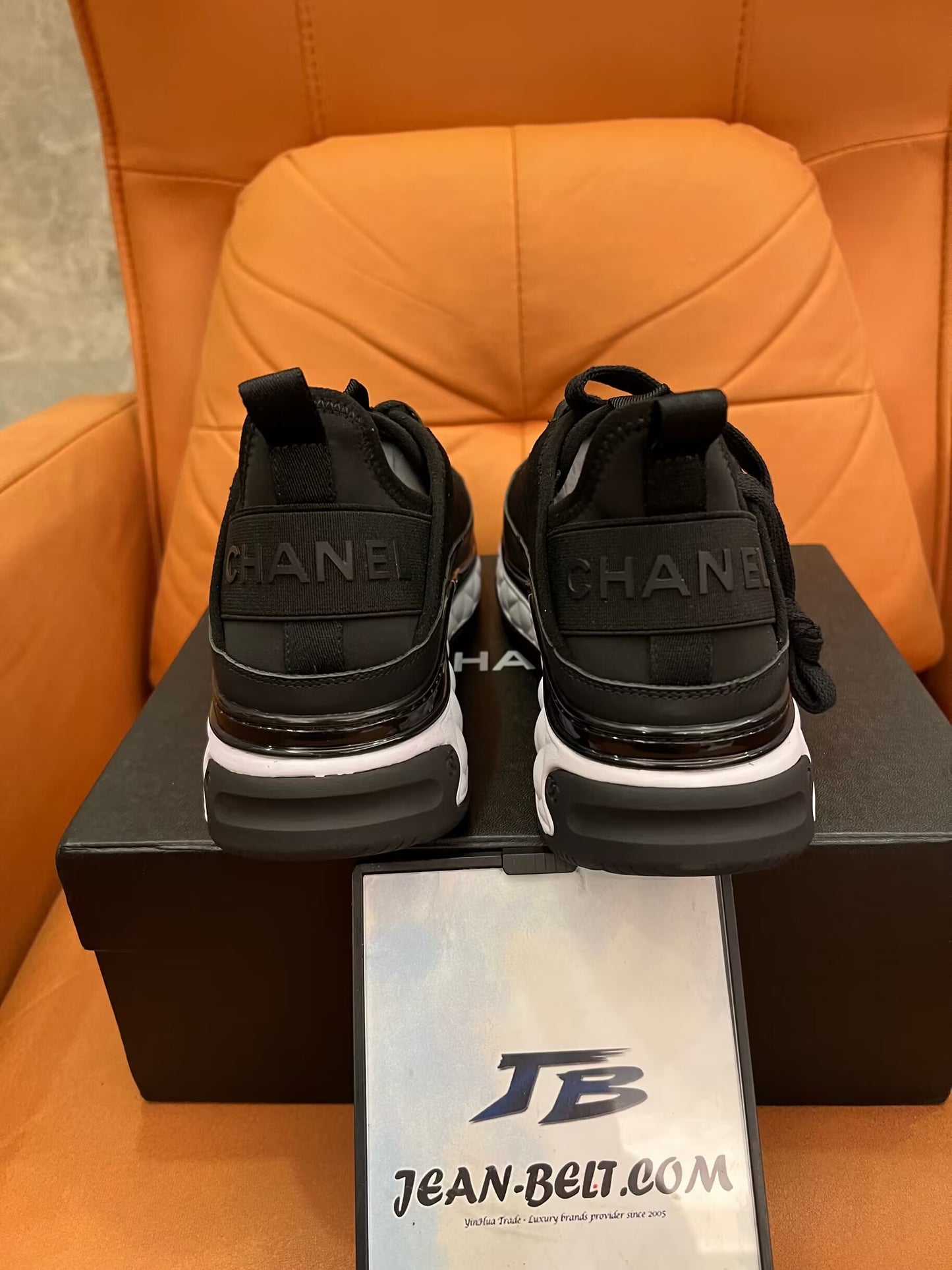 Zapatillas Chanel CC de piel de becerro aterciopelada y fibras mixtas en negro