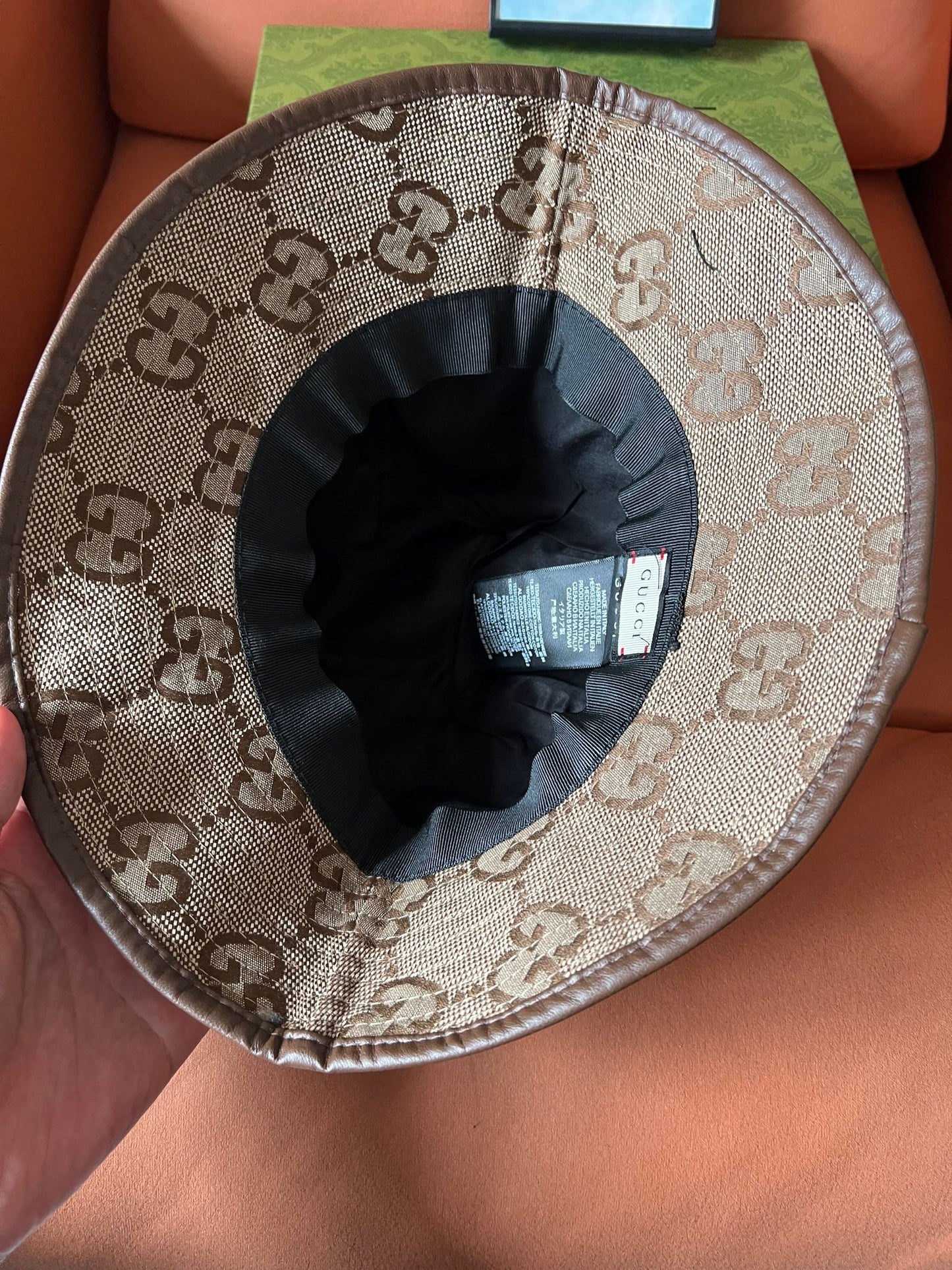 Sombrero de pescador Gucci GG Supreme: lona con el icónico monograma