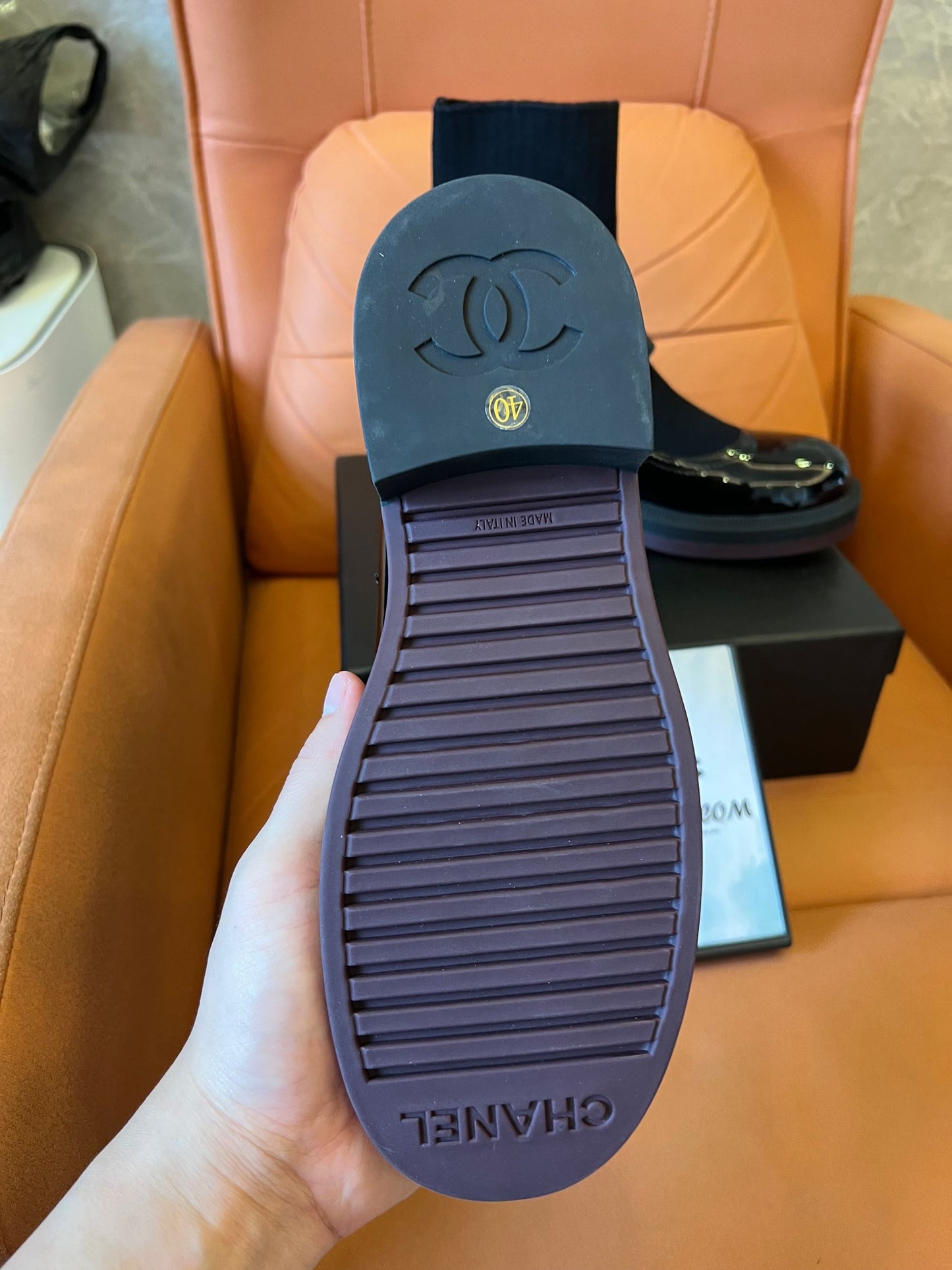 Zapatos Mary Jane de punta redonda de Chanel, botas cortas con calcetín elástico