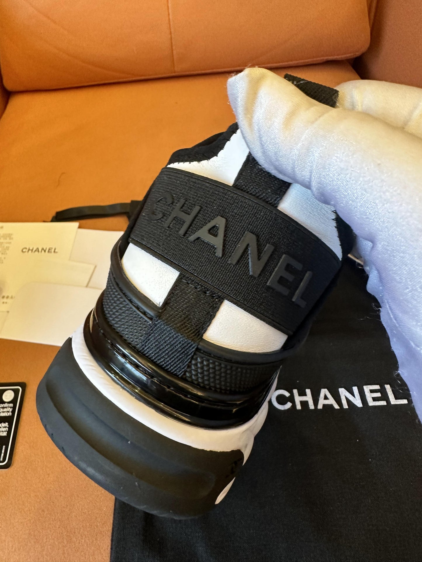 Zapatillas gruesas con logo CC entrelazado de Chanel