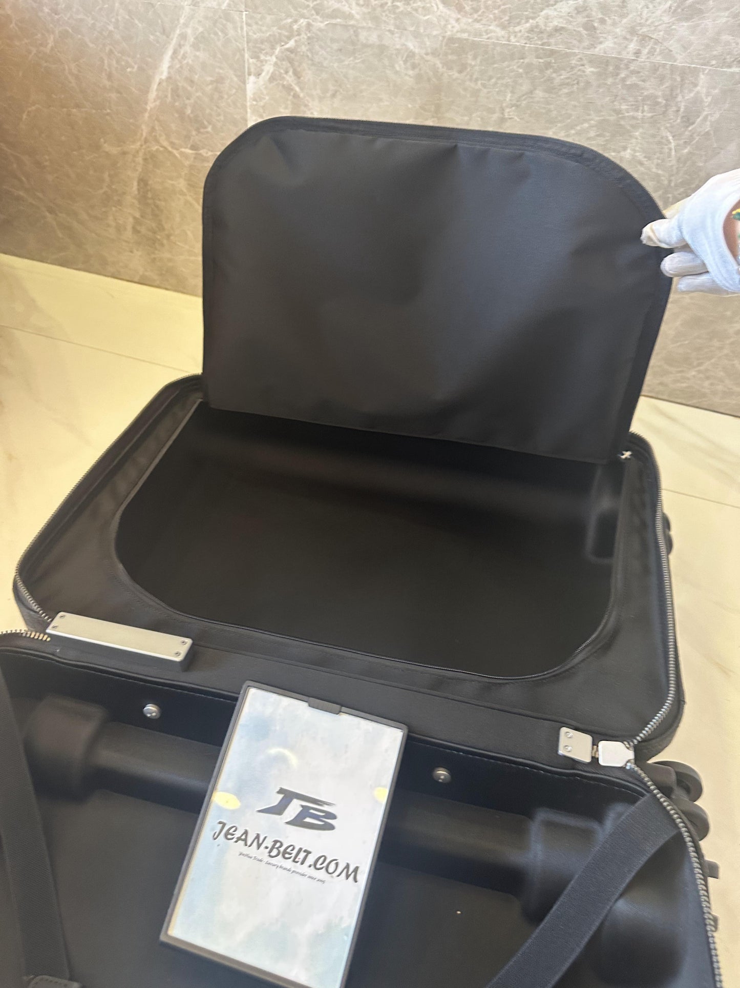 Mala de rodinhas Louis Vuitton Horizon 55 preta em couro com monograma gravado