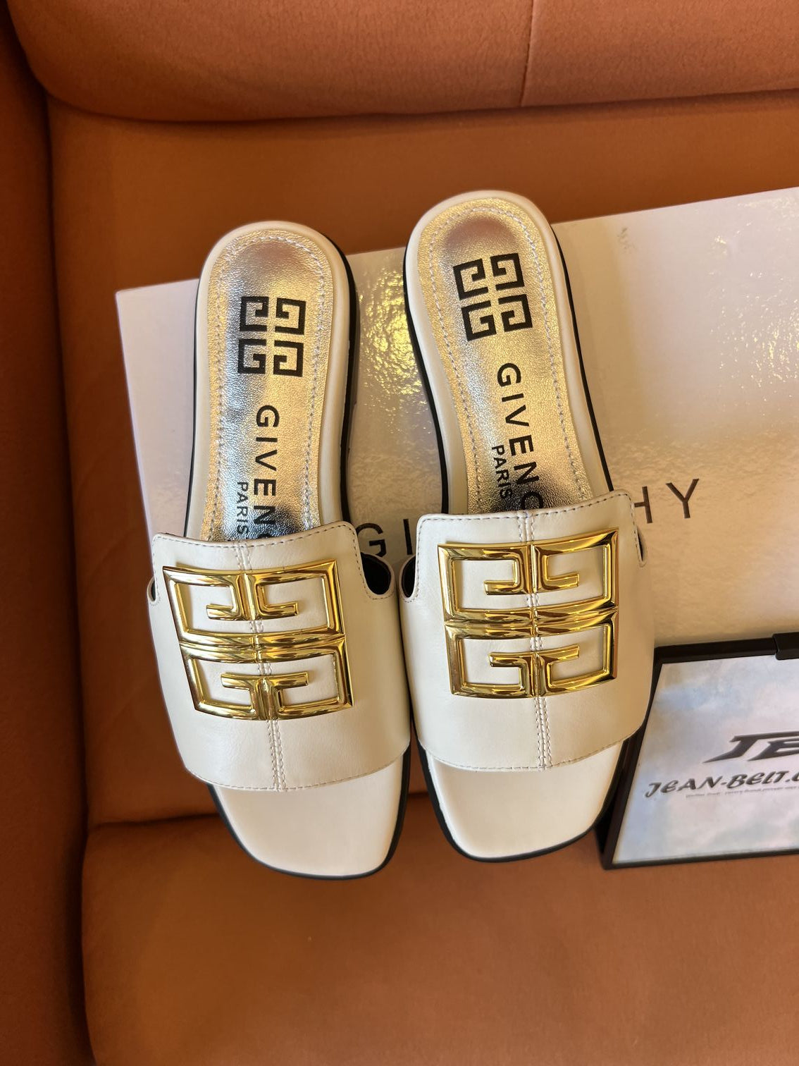 Sandálias femininas Givenchy com logotipo 4g branco