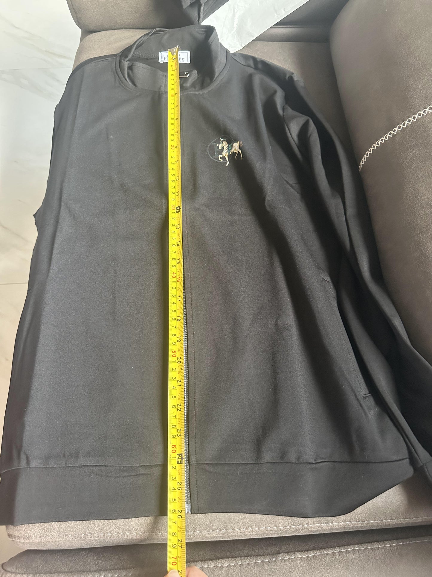 Conjunto de chándal negro con bordado Carousel de Hermès