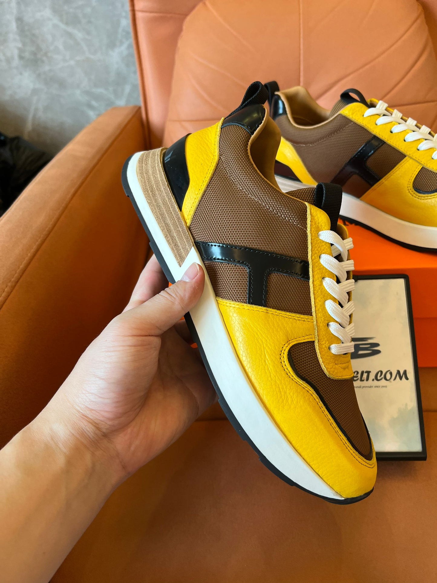 Zapatillas deportivas Hermes en amarillo y marrón