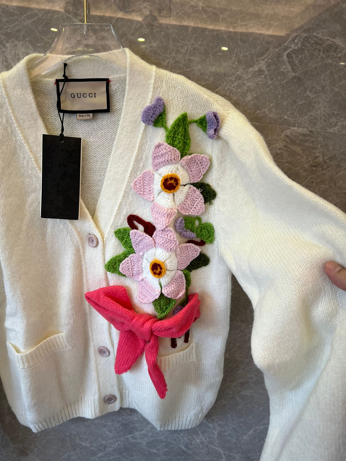 Cardigan de malha bordado floral Gucci com detalhes de apliques