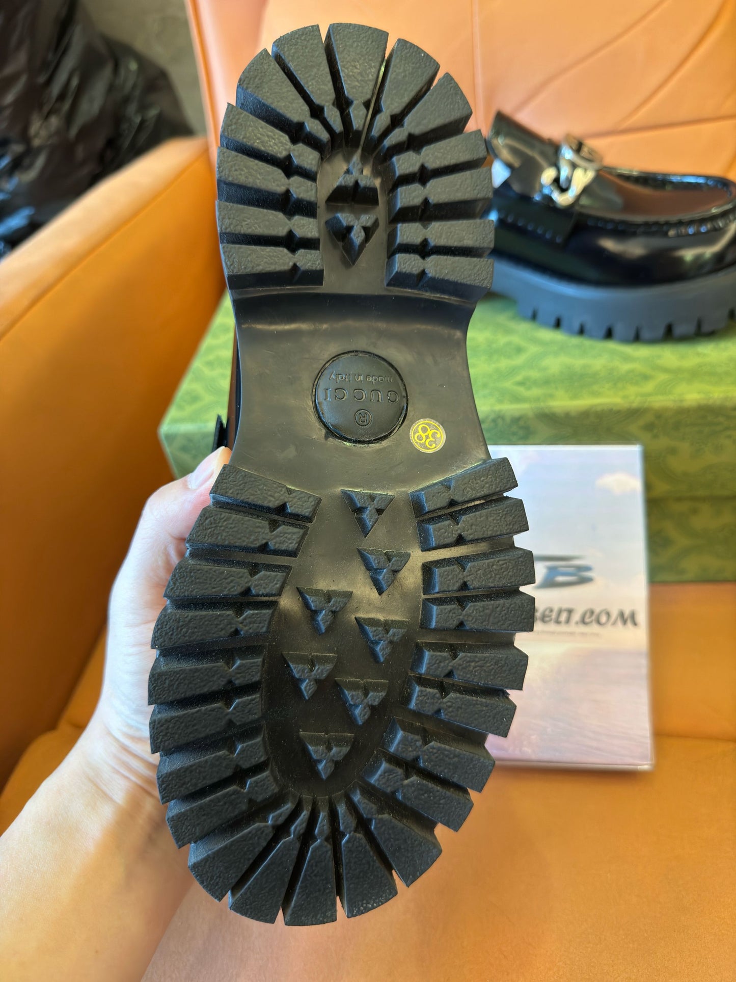 Mocassins de couro Gucci com sola de couro e corrente GG entrelaçada