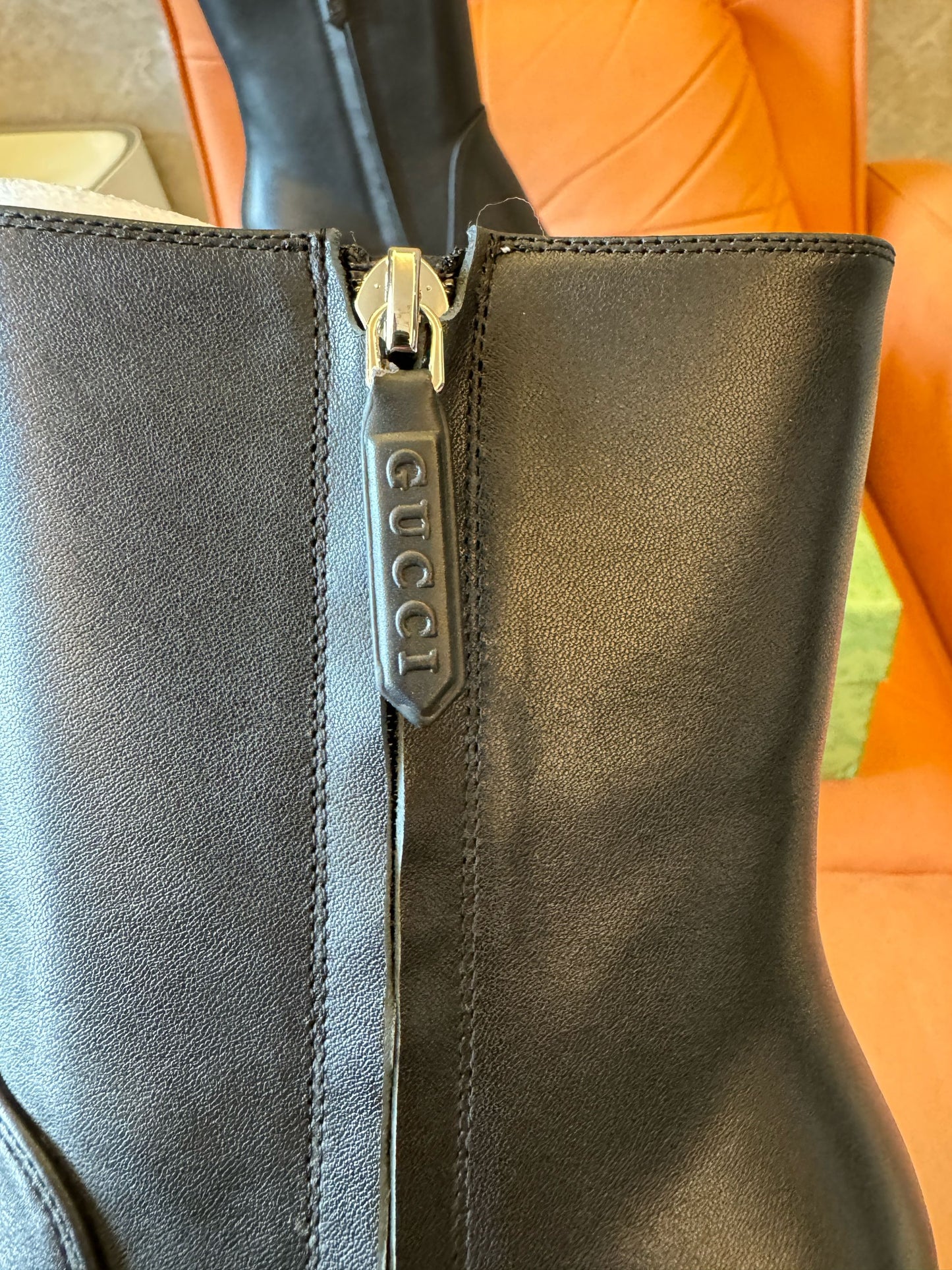 Botas Gucci con remaches y tachuelas en la parte superior de cuero para mujer