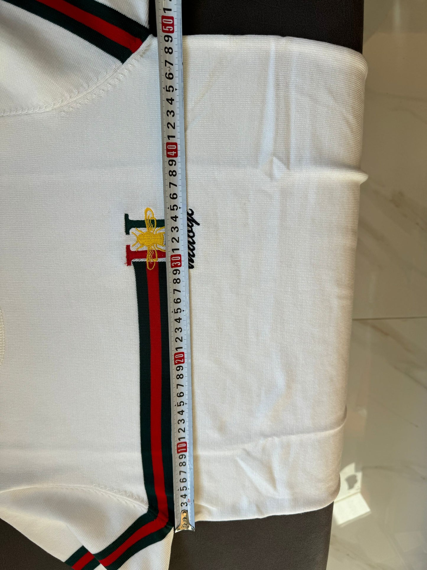 Top de punto de manga corta de Gucci con logotipo bordado