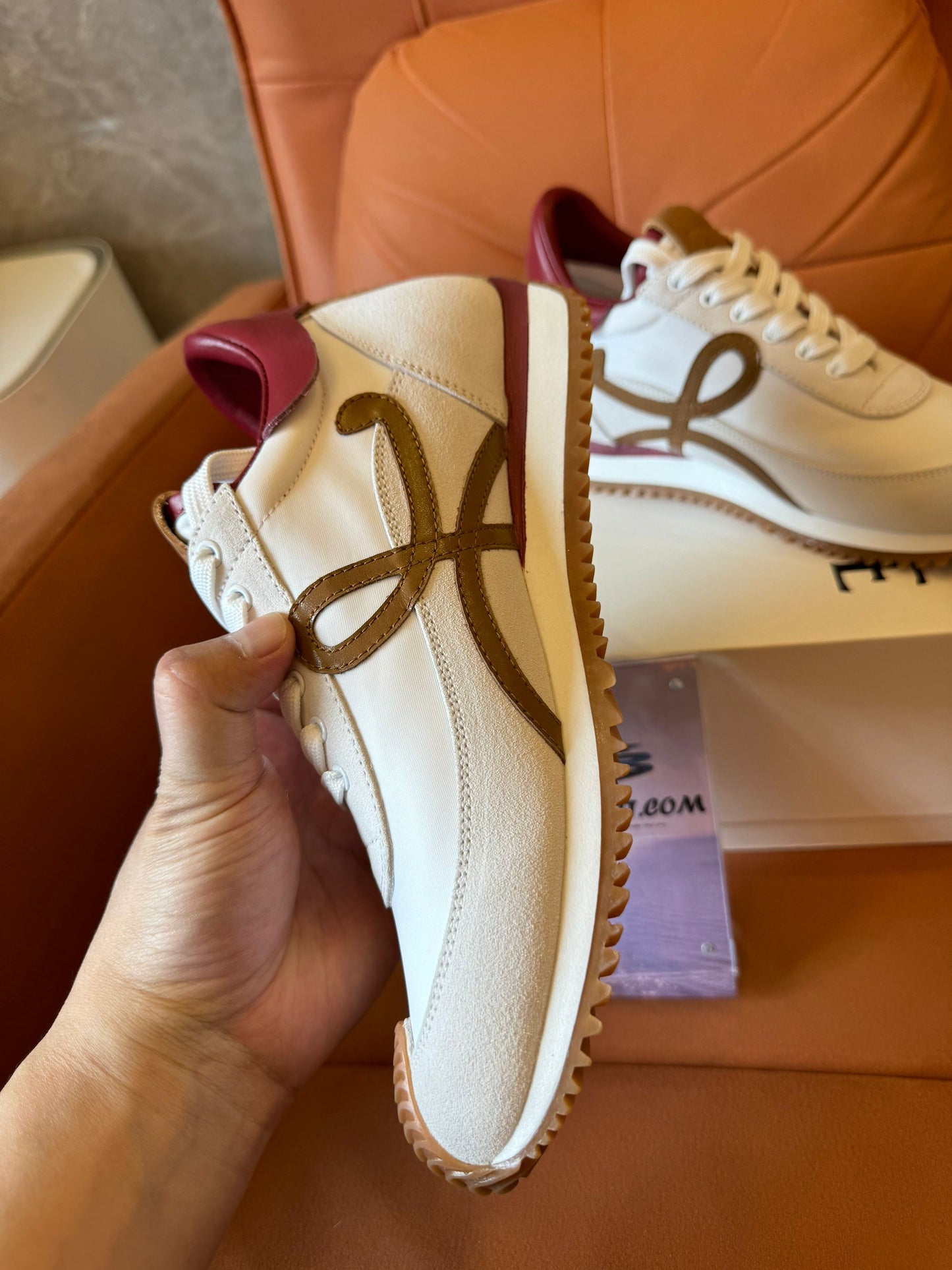Zapatillas deportivas Loewe de piel y ante con detalle de anagrama característico