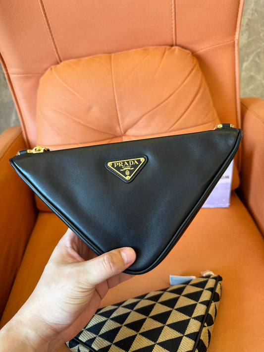 Prada bolso de hombro con símbolo triangolo en jacquard