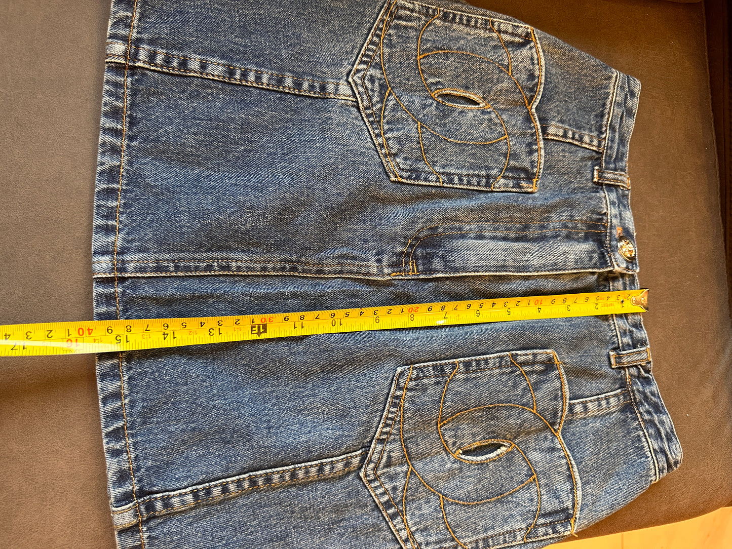 Conjunto de chaqueta vaquera y falda de Chanel