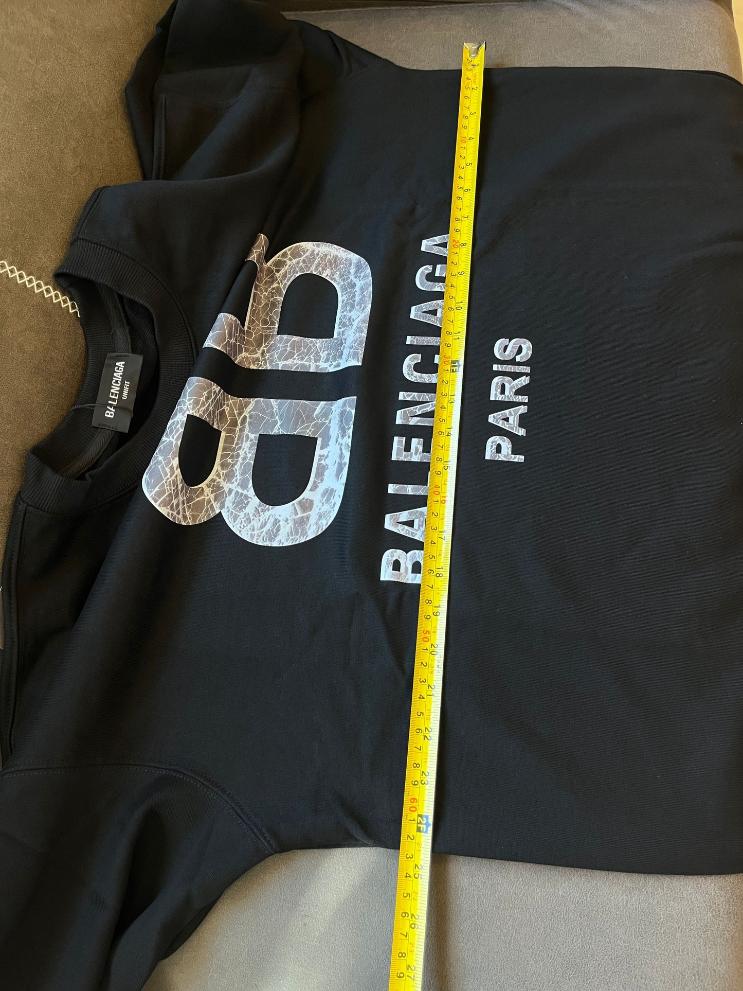Sweat-shirt à col rond usé et lavé avec logo Lock Balenciaga