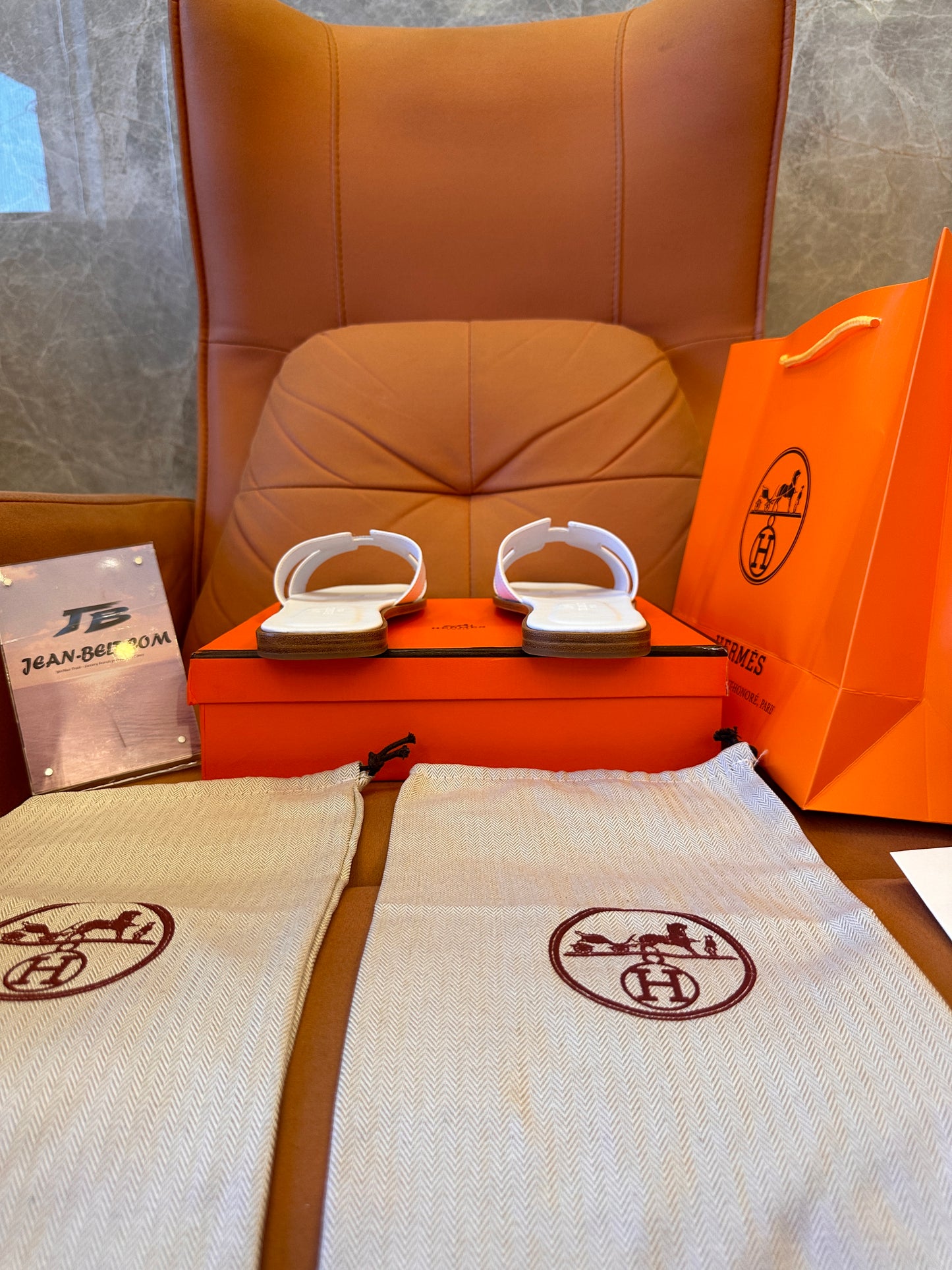 Sandalias Hermes naranjas y blancas