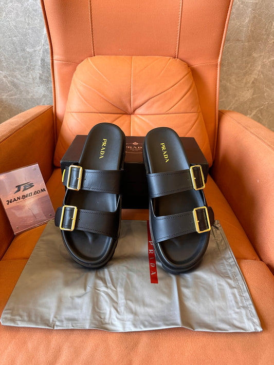 Chaussons Prada unisexe noirs
