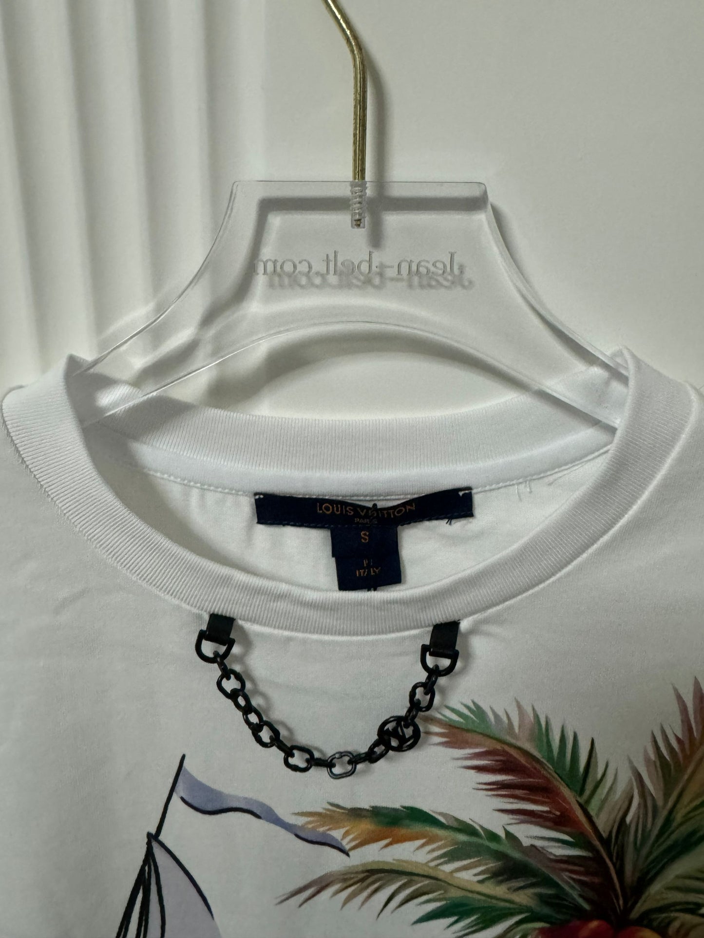 Camiseta Louis Vuitton con diseño de velero al atardecer en blanco leche para mujer