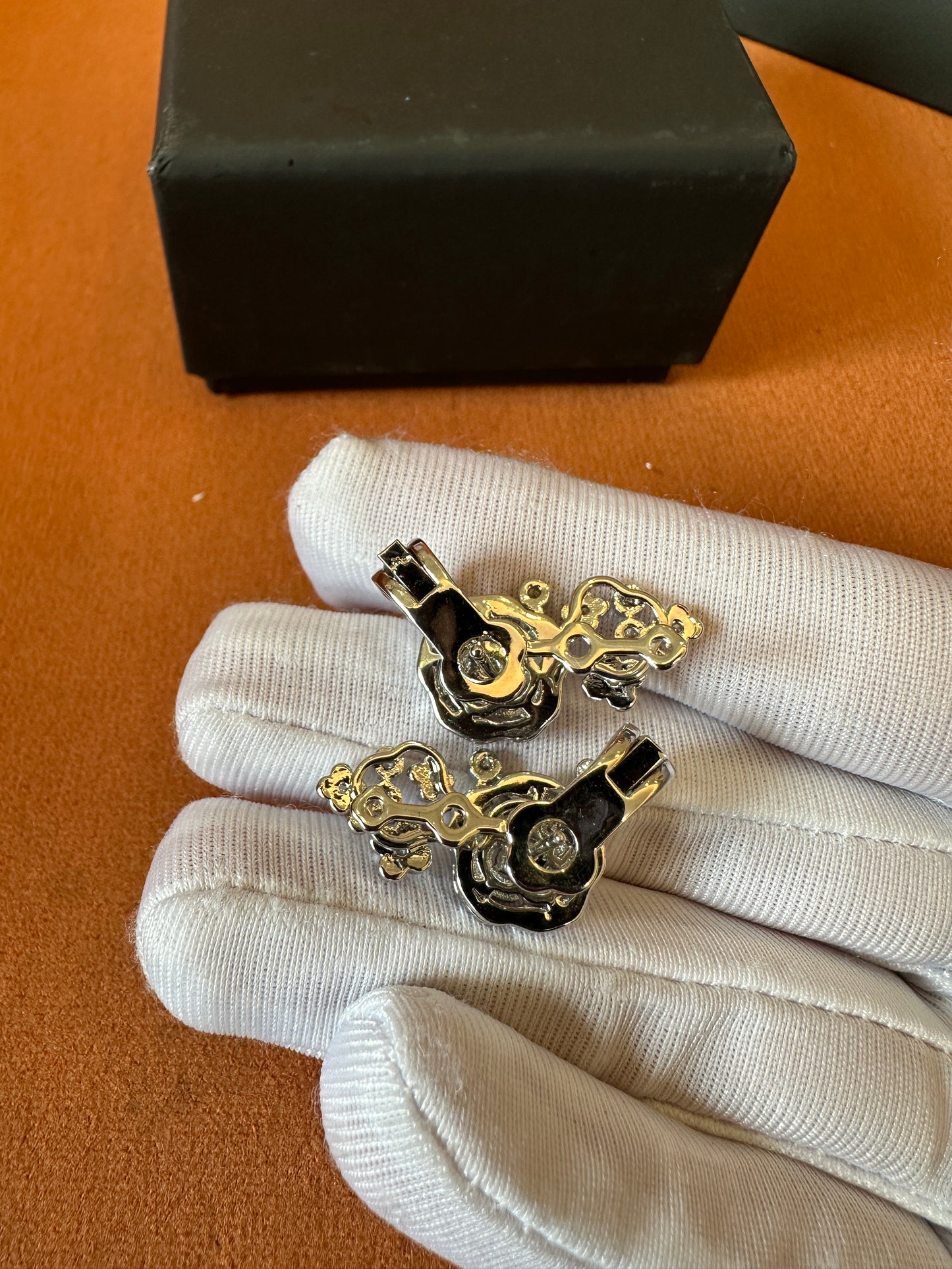 Chanel Camélia Diamond Stud Earrings 18K Gold