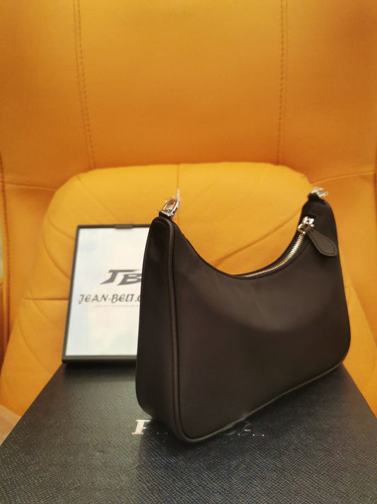 Bolso de hombro Prada de nailon reedición 2005 negro