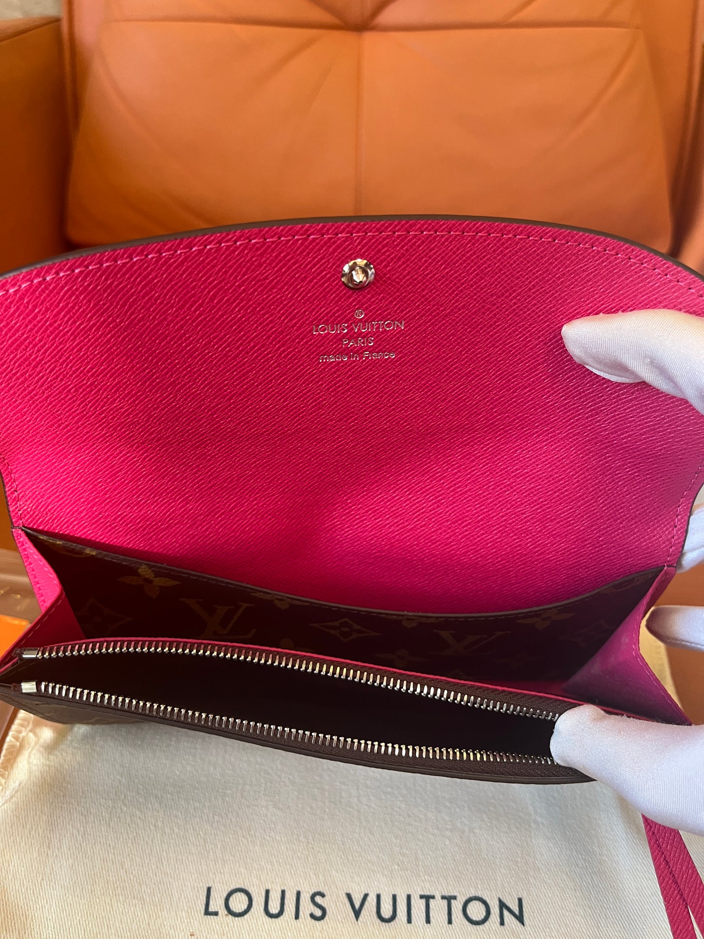Carteira Louis Vuitton Emilie com monograma em tela rosa fúcsia