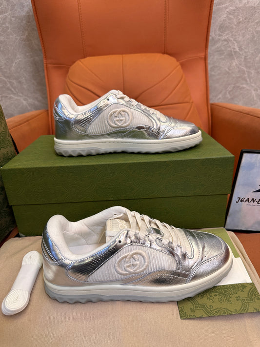 Zapatillas Gucci de mujer en color plata metalizada