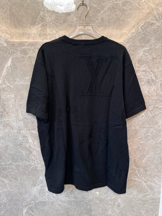 Camiseta negra con monograma en relieve de Louis Vuitton