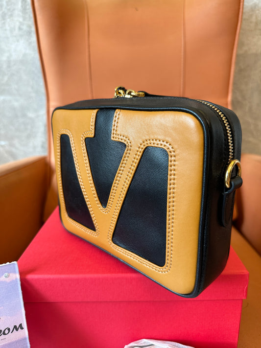 Valentino Garavani VLogo Signature Box Bag Black/Brown Leather