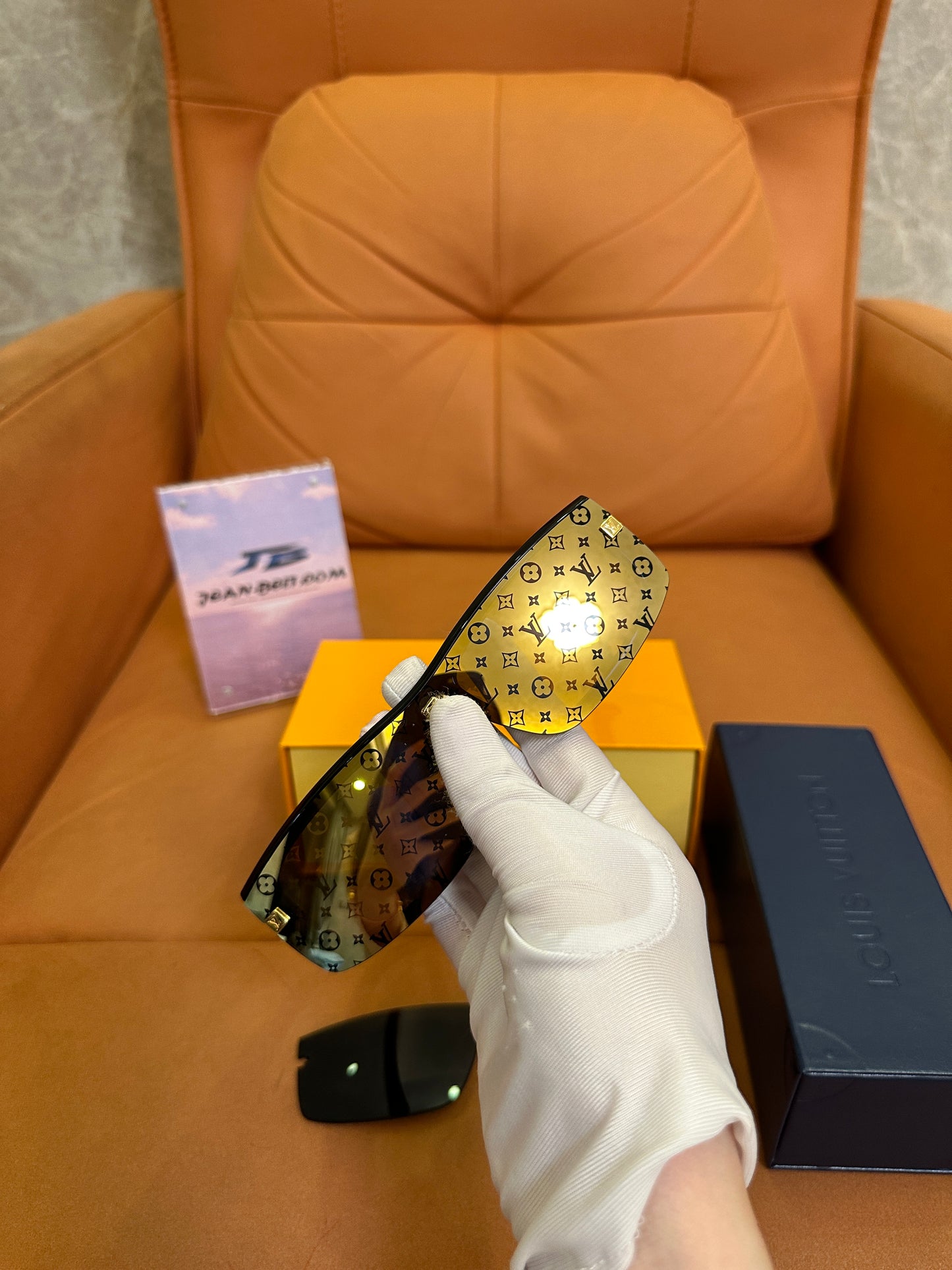 Óculos de Sol Louis Vuitton 1.1 Millionaires – Armação Preta com Lentes Monogram Dourado