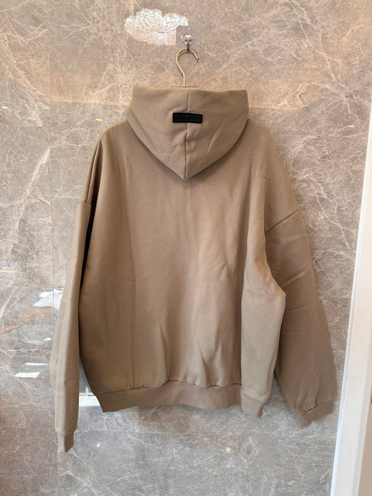 Sudadera extragrande Fear of God Essentials en color topo