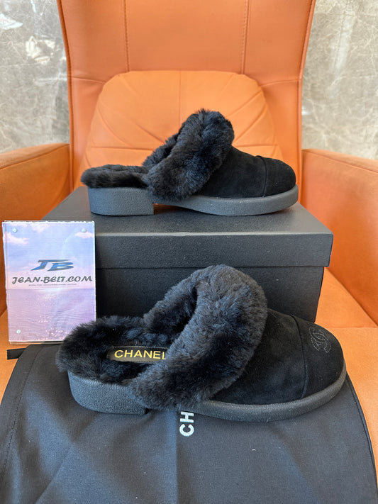 Chanel Shearling-Lined Suede Slippers in Black
