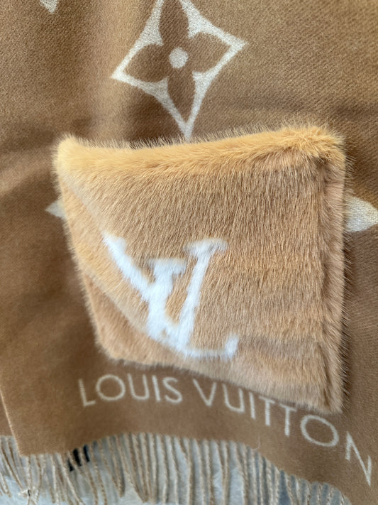 Louis Vuitton Monogram Wool Scarf with Fur Pockets – Camel & Cream