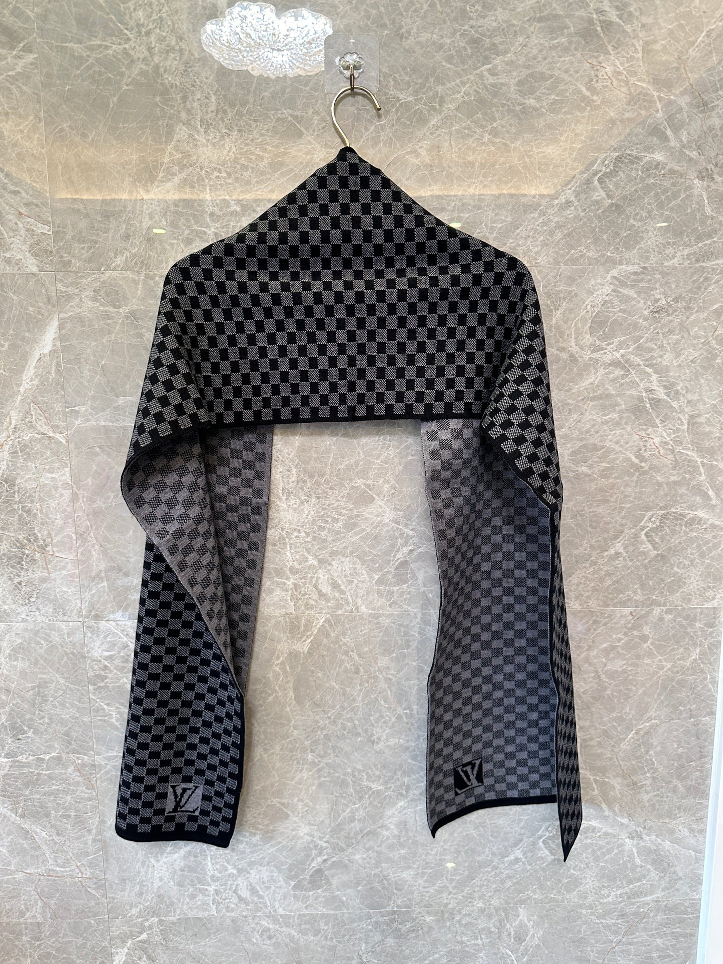 Louis Vuitton Damier Graphite Scarf – Dark Grey