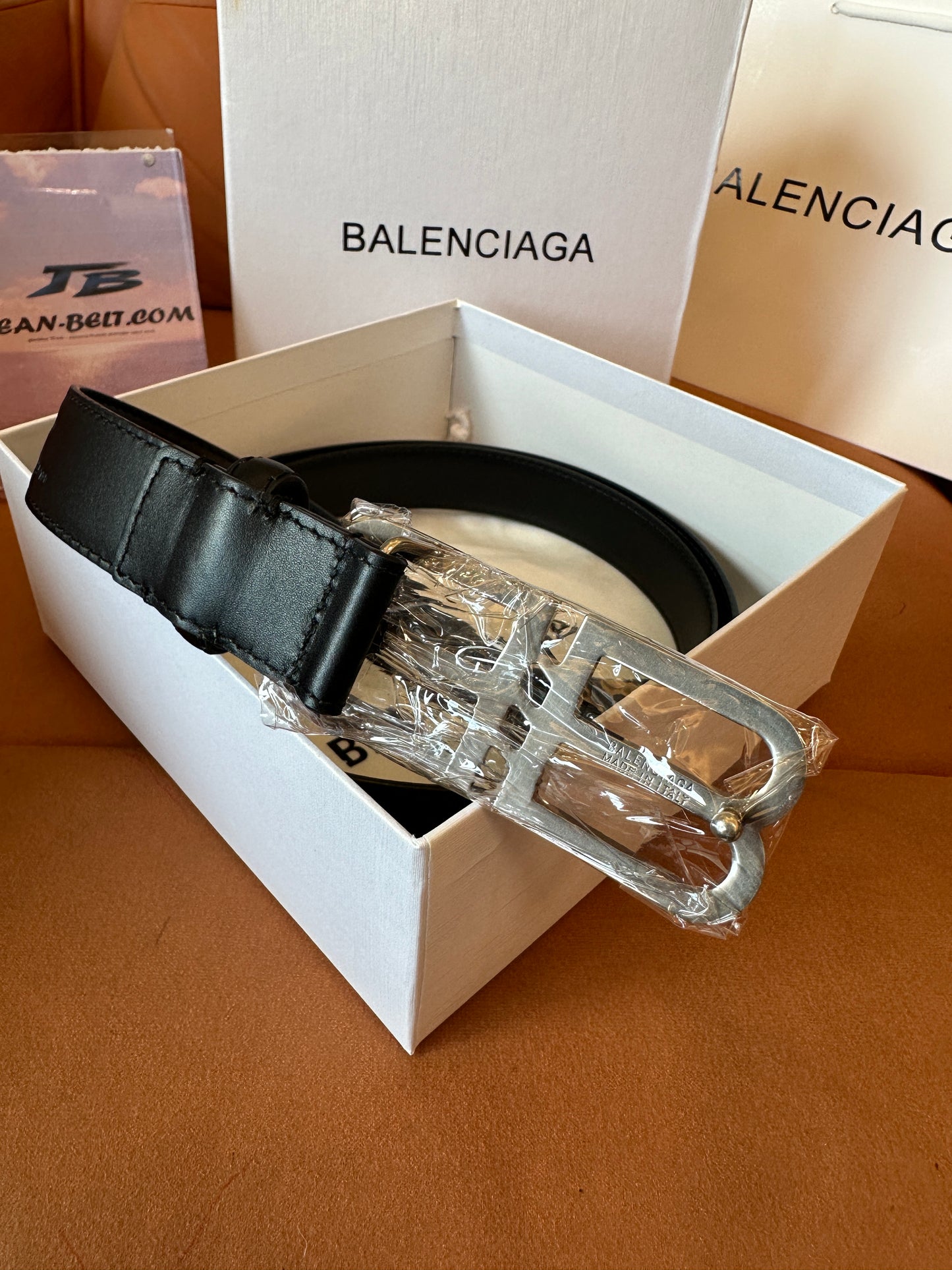 Cinto Balenciaga BB com Fivela – Pele de Novilho Preta com Ferragens Prateadas