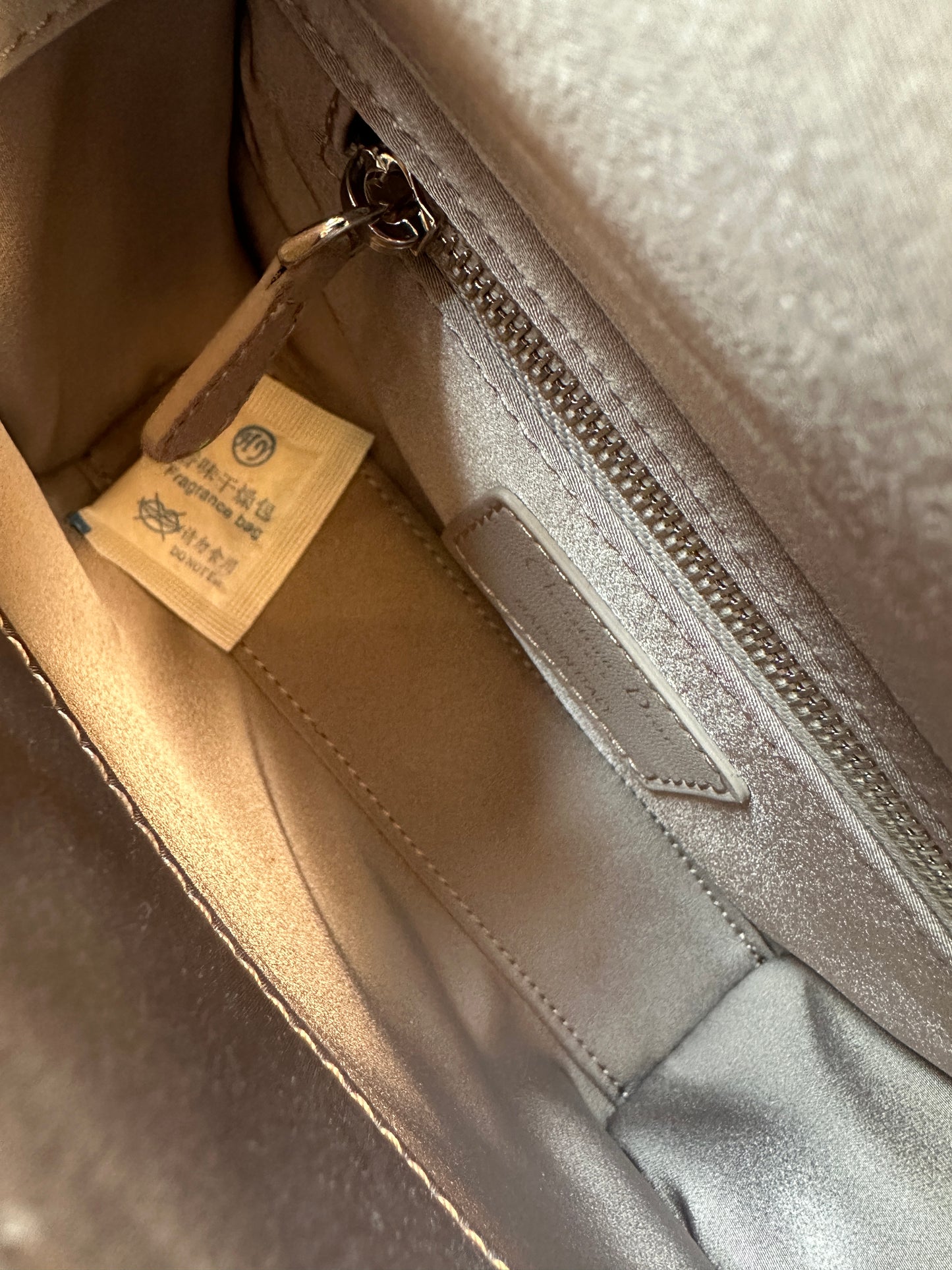 Bolso Dior Lady Dior de piel de becerro cannage con micro tachuelas