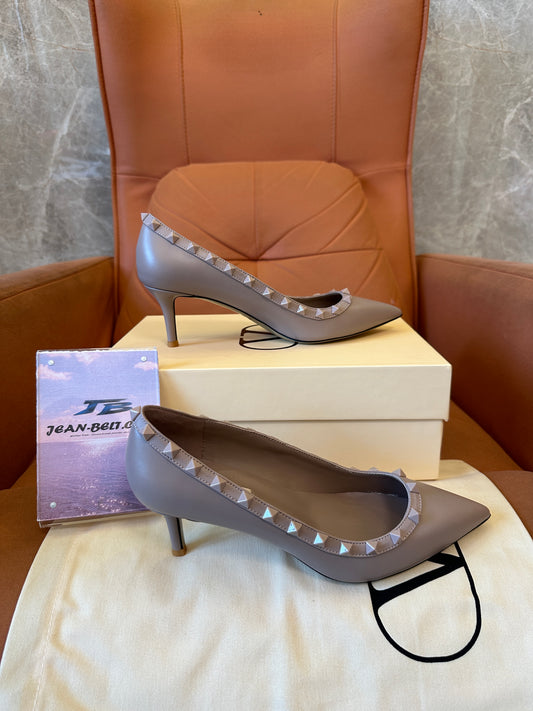 Valentino Rockstud Pointed-Toe Leather Pumps – Grey