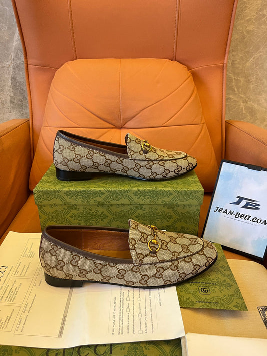 Mocasines Gucci originales de lona GG en beige y ébano para mujer